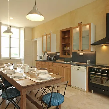 Holiday home Chateau Elegant Avec Grand Parc, Animaux, Cheminee, Jeux, Et Confort Dans Le Perche - Fr-1-497-102