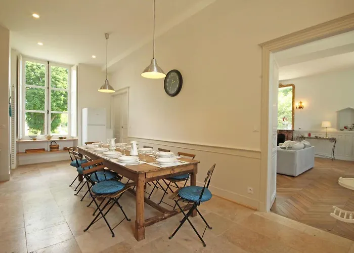 Vivez Le Charme Du Château Avec Wifi à - Fr-1-497-102 Hébergement de vacances *