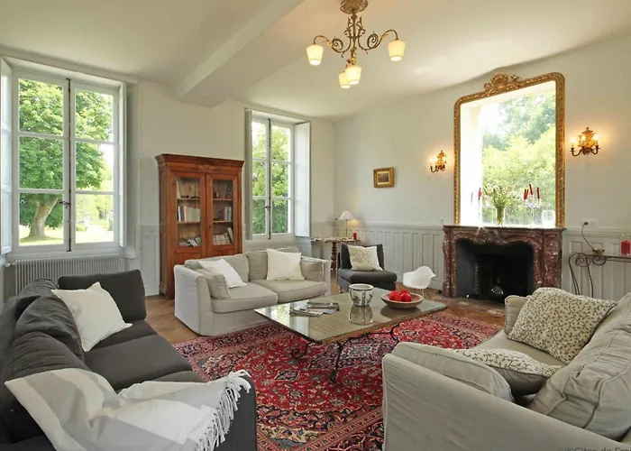 Hébergement de vacances Vivez Le Charme Du Château Avec Wifi à - Fr-1-497-102 Bellavilliers