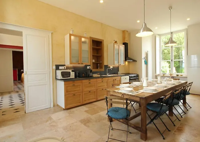 Hébergement de vacances Vivez Le Charme Du Château Avec Wifi à - Fr-1-497-102